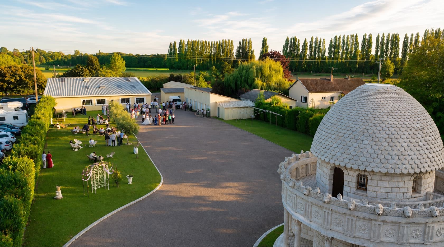 Vue aérienne du Domaine Athéna et de ses jardins en Normandie